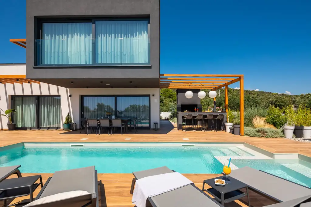 Modern Villa with Pool and Rooftop in Kanica