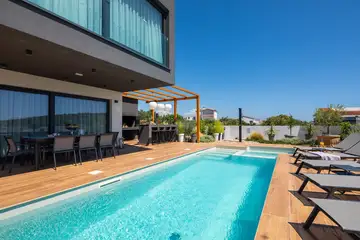 Modern Villa with Pool and Rooftop in Kanica