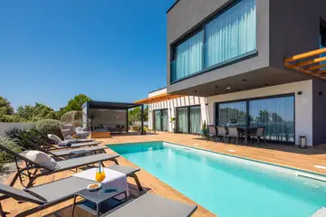 Modern Villa with Pool and Rooftop in Kanica