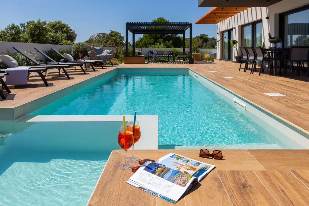 Modern Villa with Pool and Rooftop in Kanica