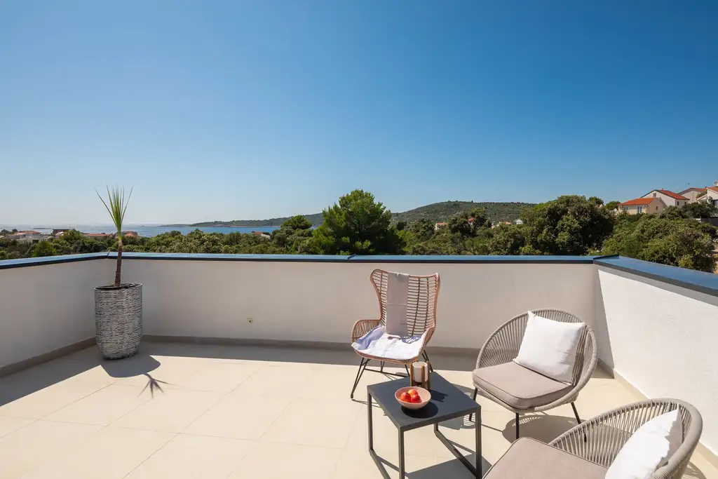 Modern Villa with Pool and Rooftop in Kanica