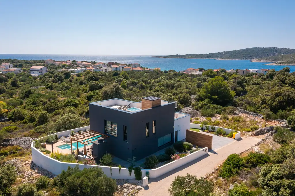 Modern Villa with Pool and Rooftop in Kanica