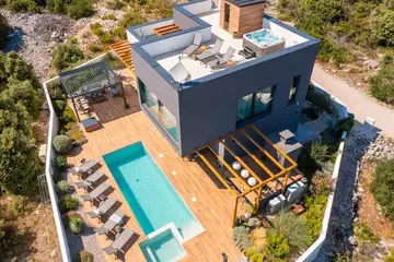 Modern Villa with Pool and Rooftop in Kanica