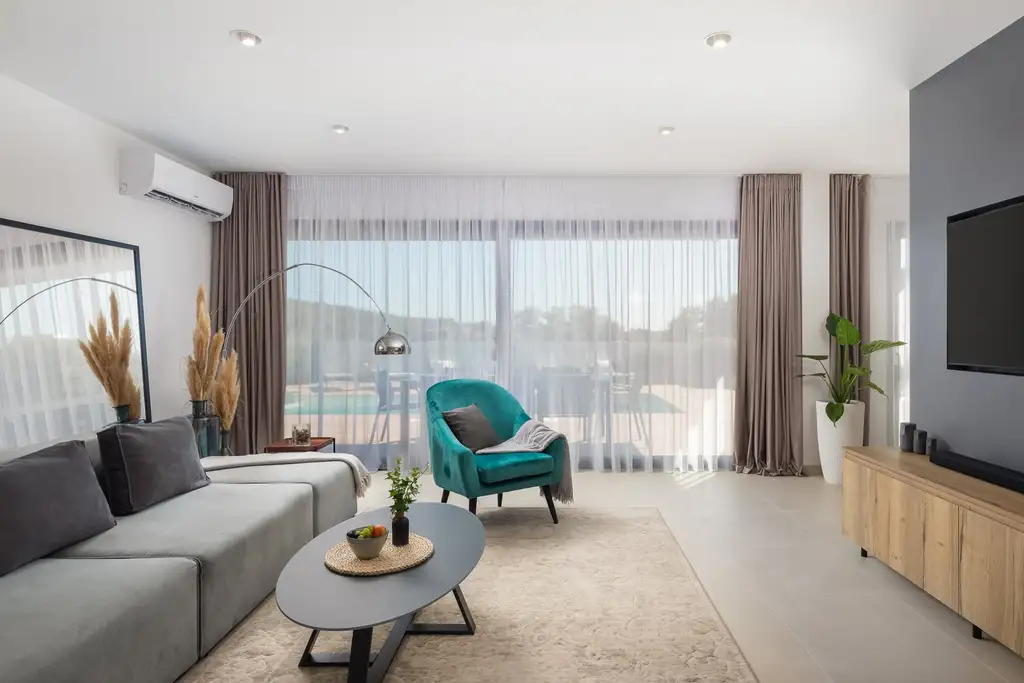 Modern Villa with Pool and Rooftop in Kanica