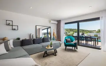 Modern Villa with Pool and Rooftop in Kanica