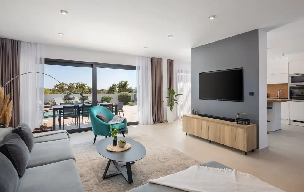 Modern Villa with Pool and Rooftop in Kanica