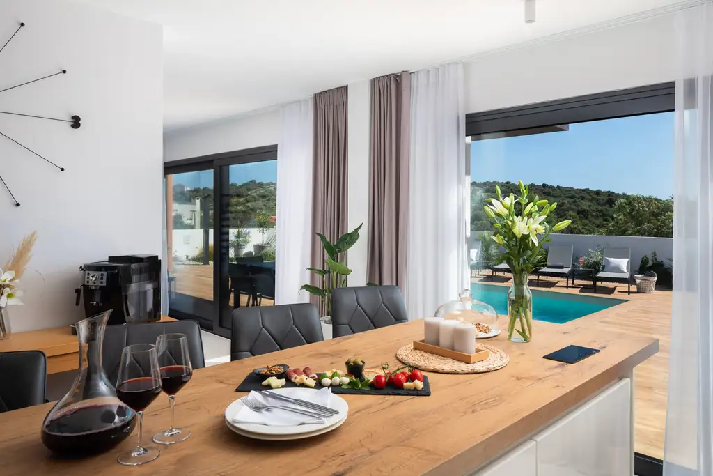 Modern Villa with Pool and Rooftop in Kanica