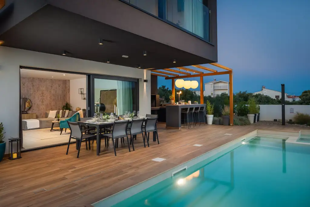 Modern Villa with Pool and Rooftop in Kanica