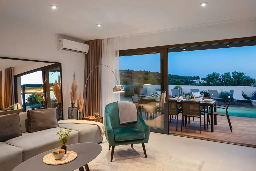 Modern Villa with Pool and Rooftop in Kanica
