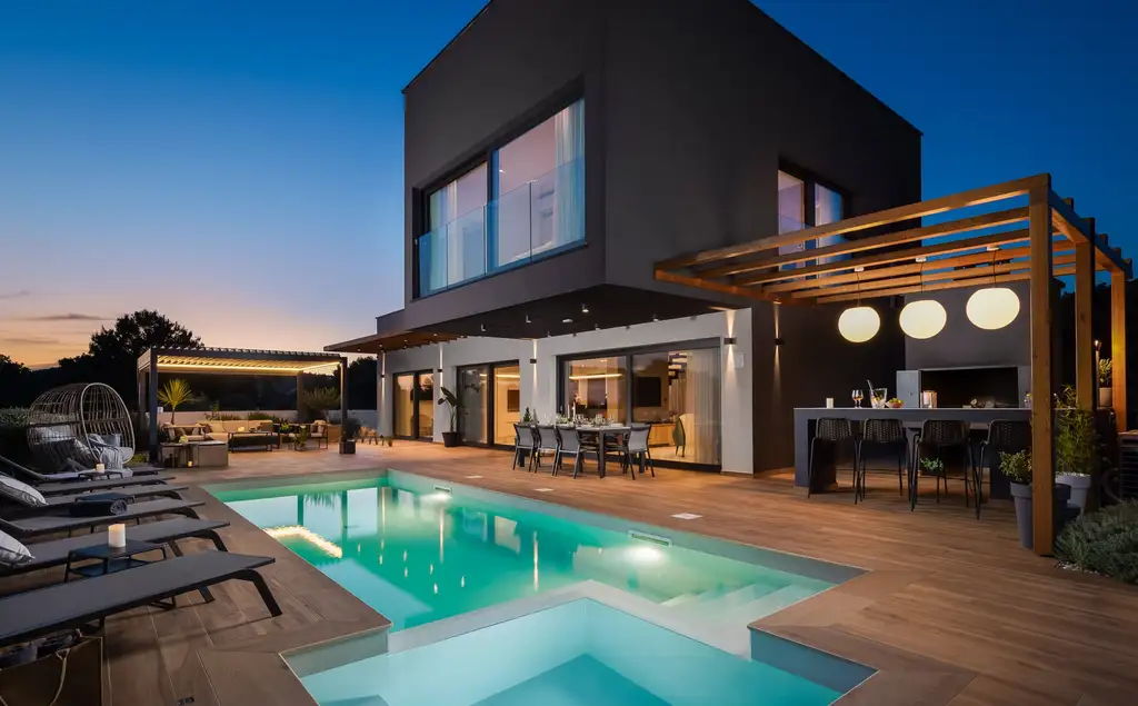 Modern Villa with Pool and Rooftop in Kanica