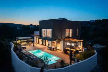 Modern Villa with Pool and Rooftop in Kanica