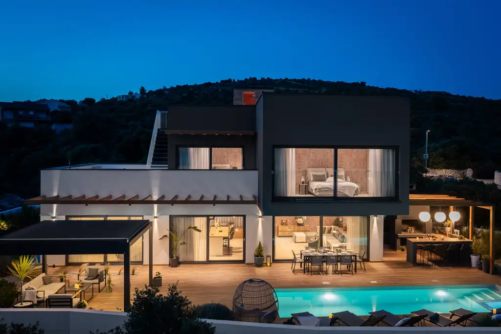 Modern Villa with Pool and Rooftop in Kanica