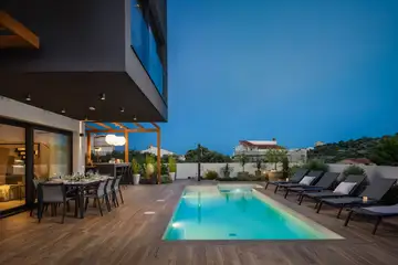 Modern Villa with Pool and Rooftop in Kanica