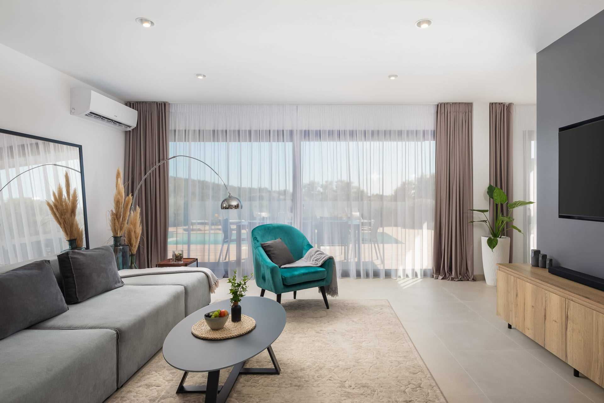 Luxury Villa Silvery with Pool
