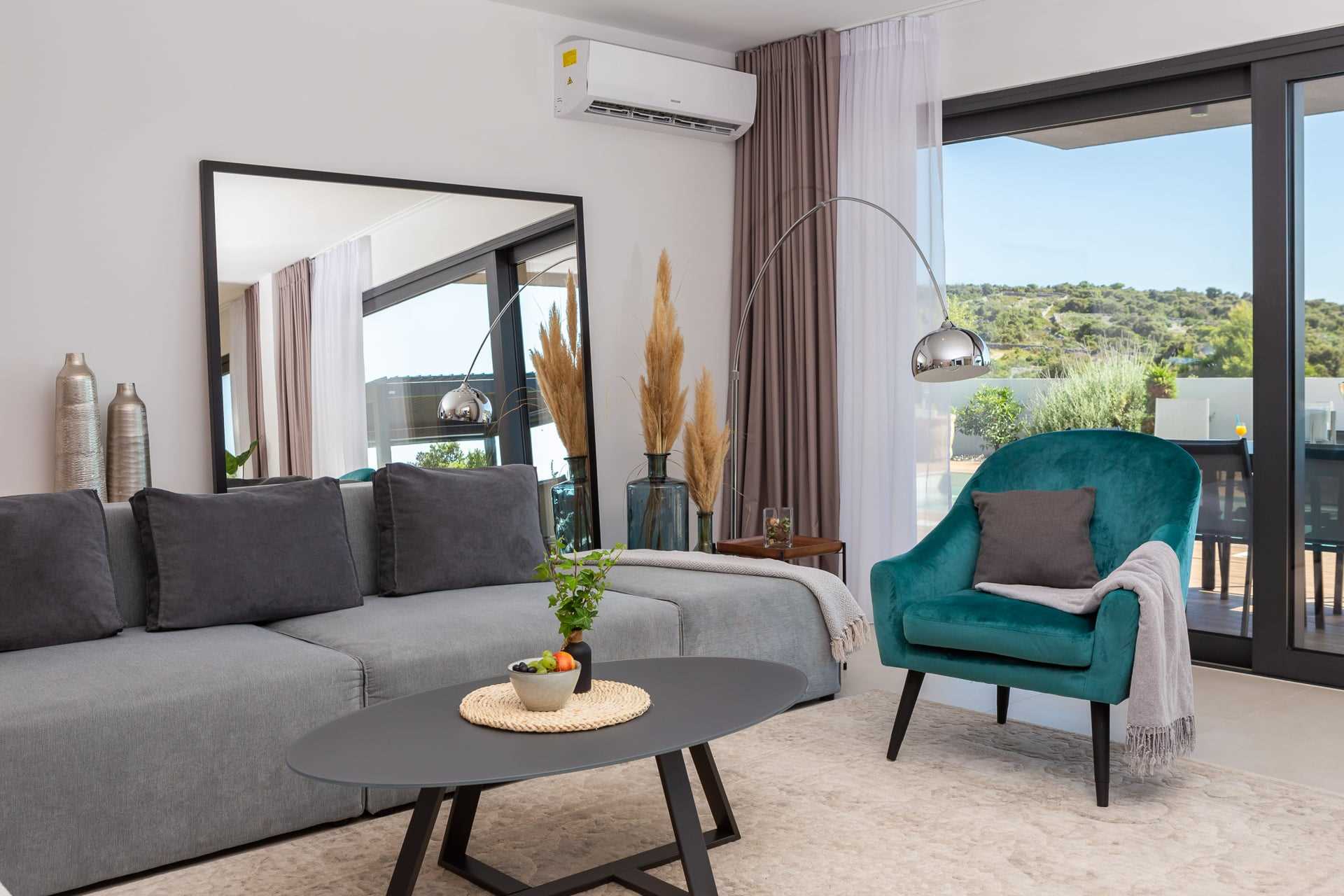 Luxury Villa Silvery with Pool