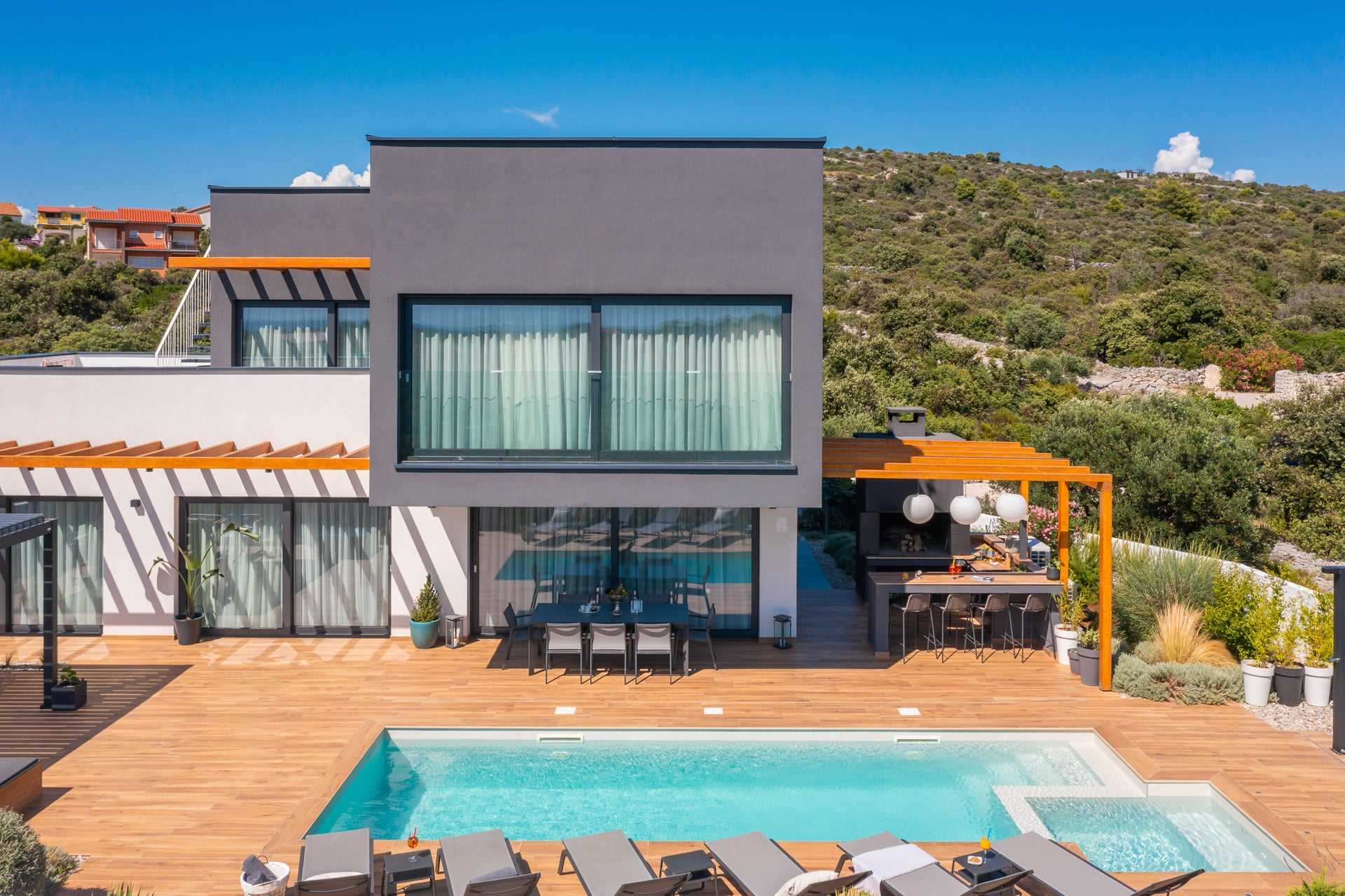 Luxury Villa Silvery with Pool