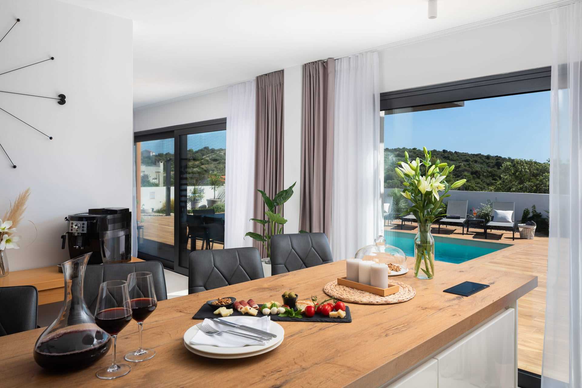 Luxury Villa Silvery with Pool