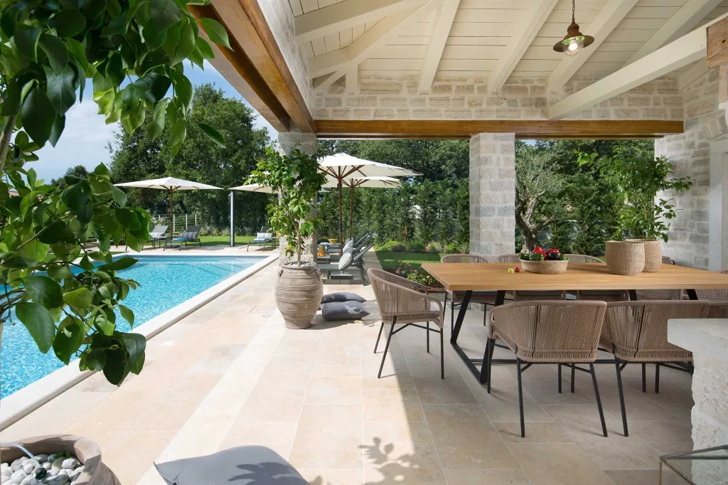 Spacious 4-Bedroom Villa with Pool in Kanfanar