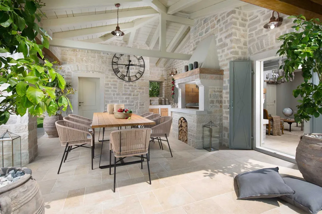 Spacious 4-Bedroom Villa with Pool in Kanfanar