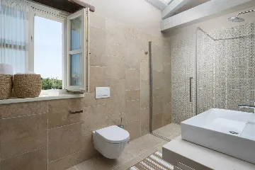 Spacious 4-Bedroom Villa with Pool in Kanfanar