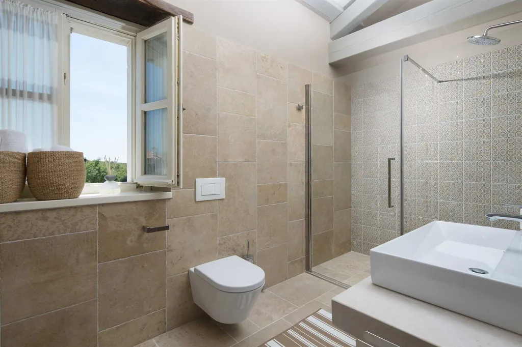 Spacious 4-Bedroom Villa with Pool in Kanfanar