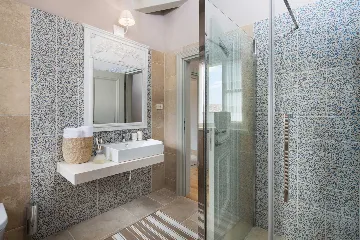 Spacious 4-Bedroom Villa with Pool in Kanfanar