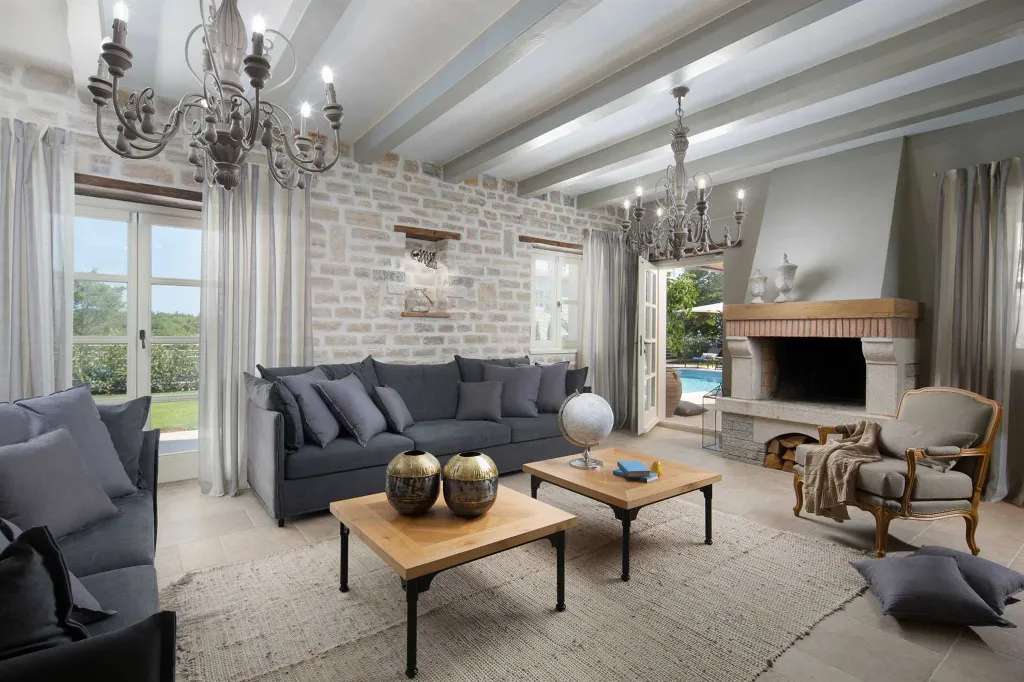 Spacious 4-Bedroom Villa with Pool in Kanfanar