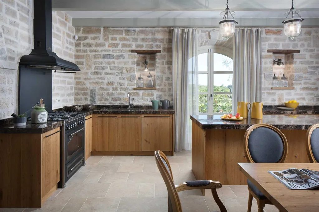 Spacious 4-Bedroom Villa with Pool in Kanfanar