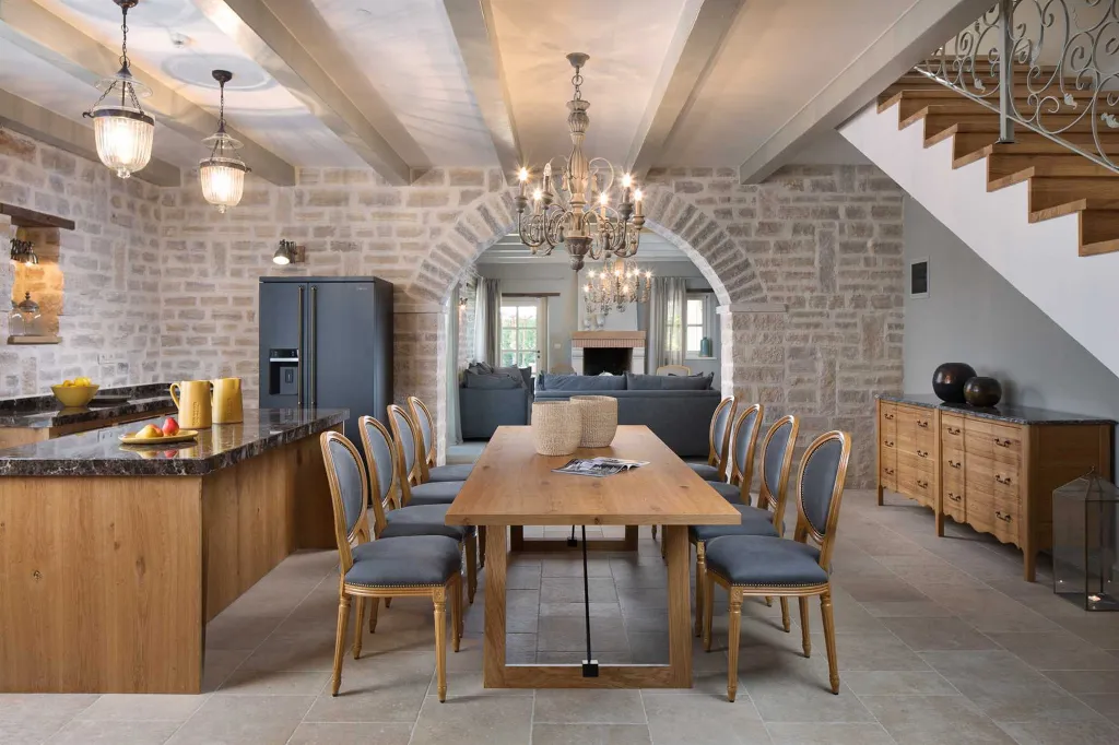 Spacious 4-Bedroom Villa with Pool in Kanfanar