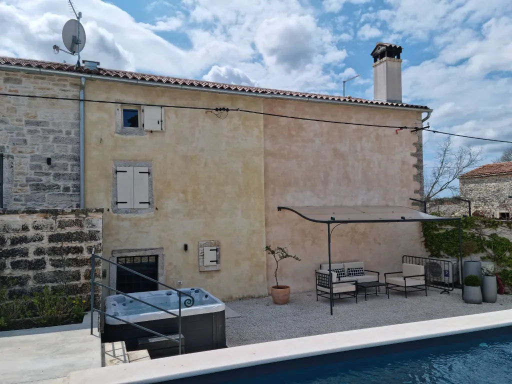 Family Villa with Pool in Kanfanar, Istria