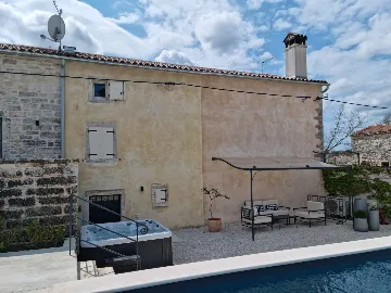 Family Villa with Pool in Kanfanar, Istria