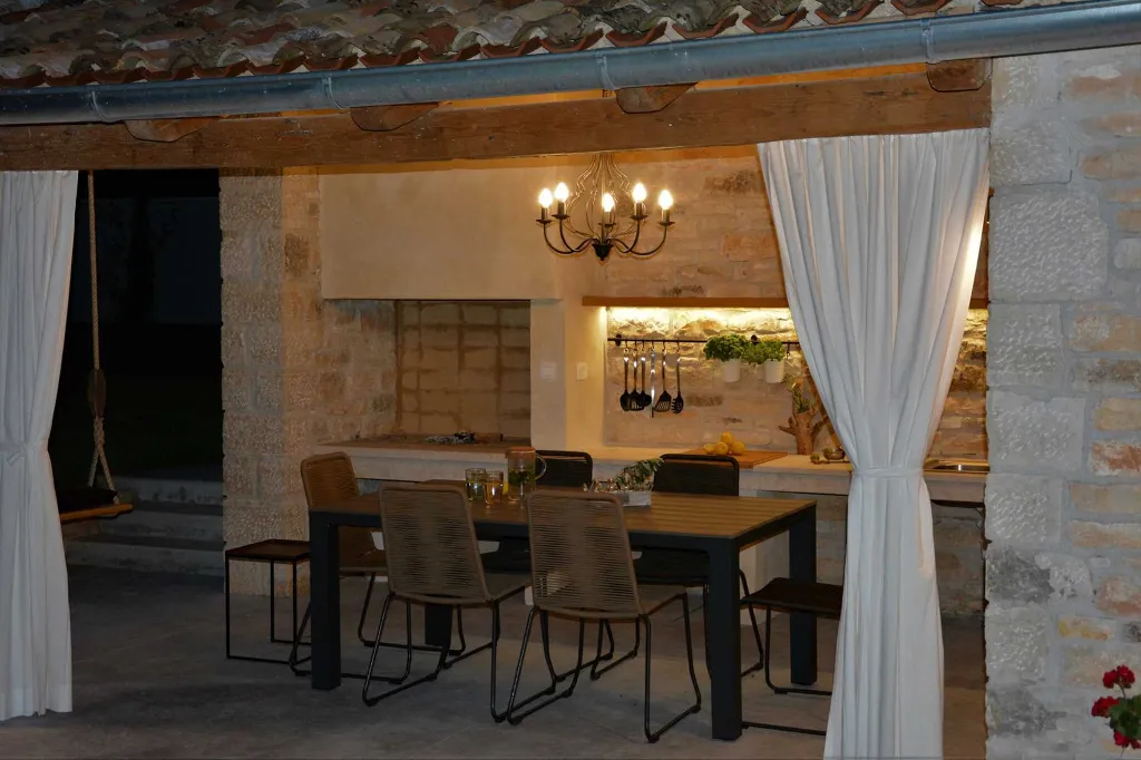 Family Villa with Pool in Kanfanar, Istria