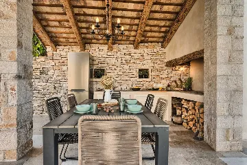 Rustic Pool Villa with Garden in Kanfanar