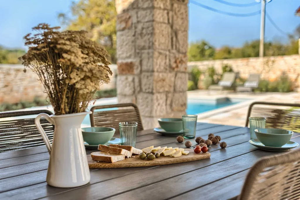 Rustic Pool Villa with Garden in Kanfanar