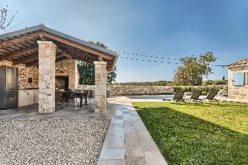 Rustic Pool Villa with Garden in Kanfanar