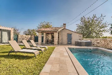 Rustic Pool Villa with Garden in Kanfanar