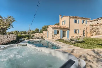 Rustic Pool Villa with Garden in Kanfanar