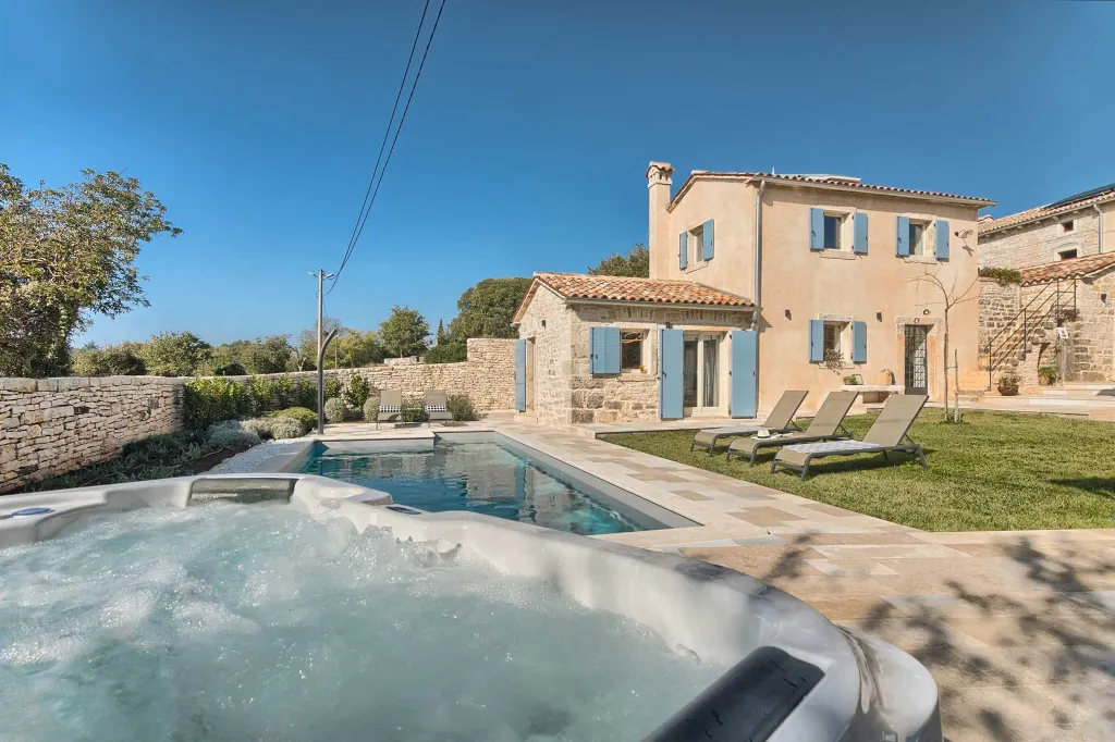 Rustic Pool Villa with Garden in Kanfanar