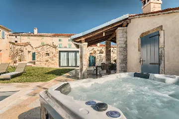 Rustic Pool Villa with Garden in Kanfanar