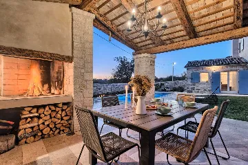 Rustic Pool Villa with Garden in Kanfanar