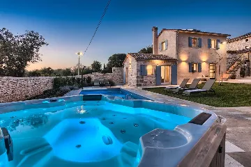 Rustic Pool Villa with Garden in Kanfanar