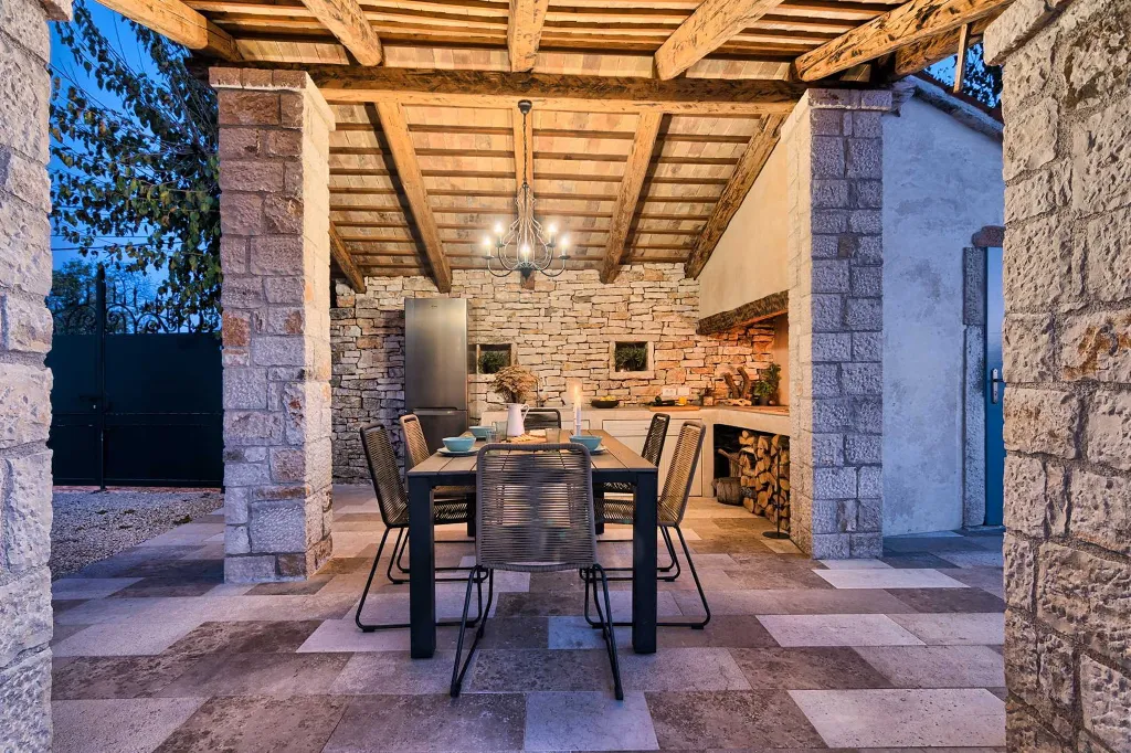 Rustic Pool Villa with Garden in Kanfanar