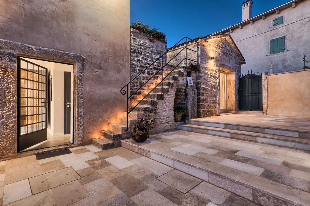 Rustic Pool Villa with Garden in Kanfanar