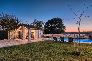 Rustic Pool Villa with Garden in Kanfanar