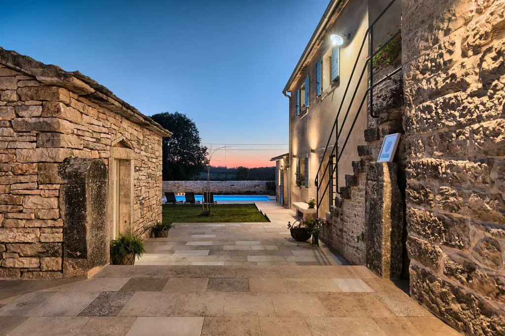 Rustic Pool Villa with Garden in Kanfanar
