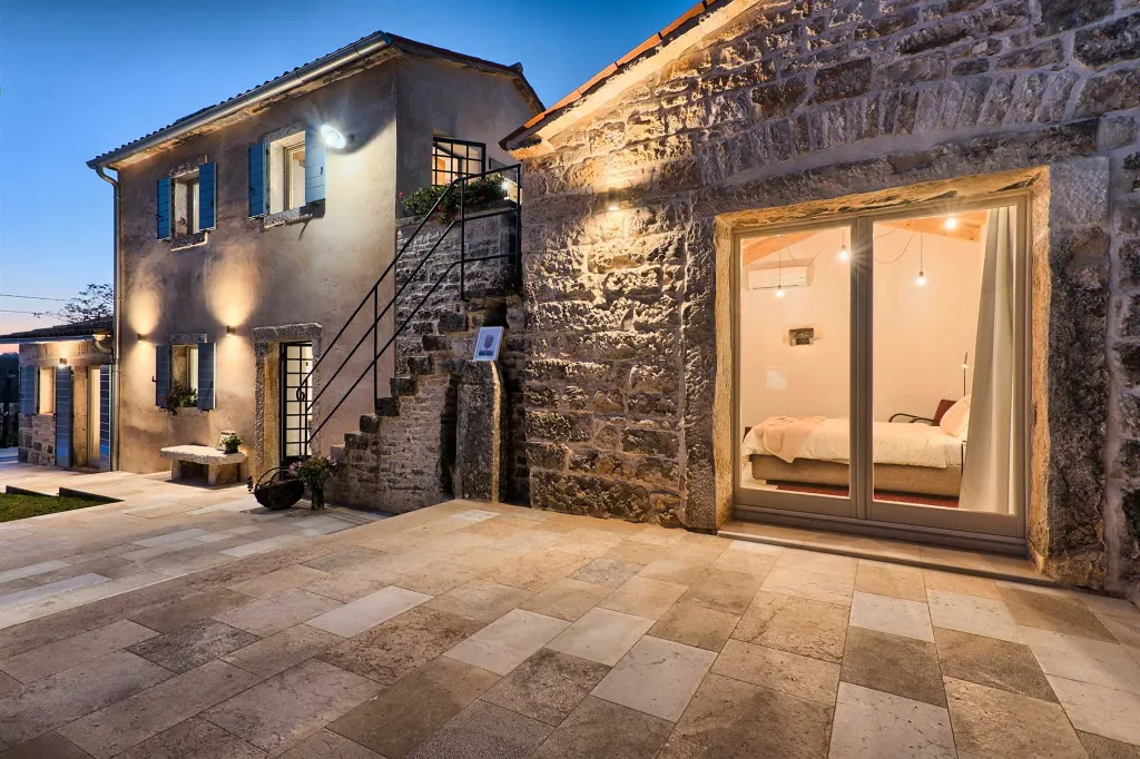 Rustic Pool Villa with Garden in Kanfanar