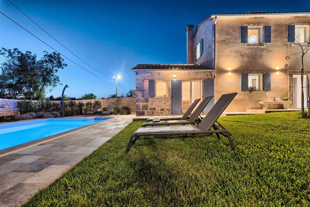 Rustic Pool Villa with Garden in Kanfanar