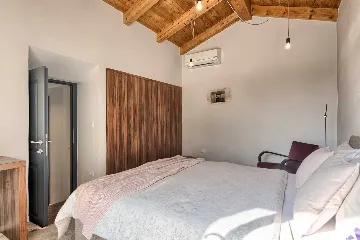 Rustic Pool Villa with Garden in Kanfanar