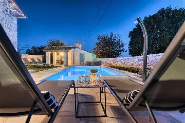 Rustic Pool Villa with Garden in Kanfanar