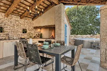 Rustic Pool Villa with Garden in Kanfanar